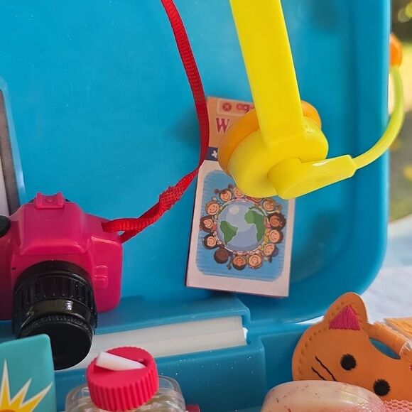 Our Generation Travel Playset and Toiletries - Picture 8 of 17
